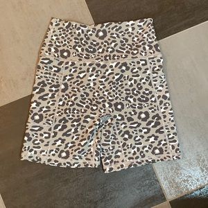Like new Aerie offline gray/black/white leopard bike shorts